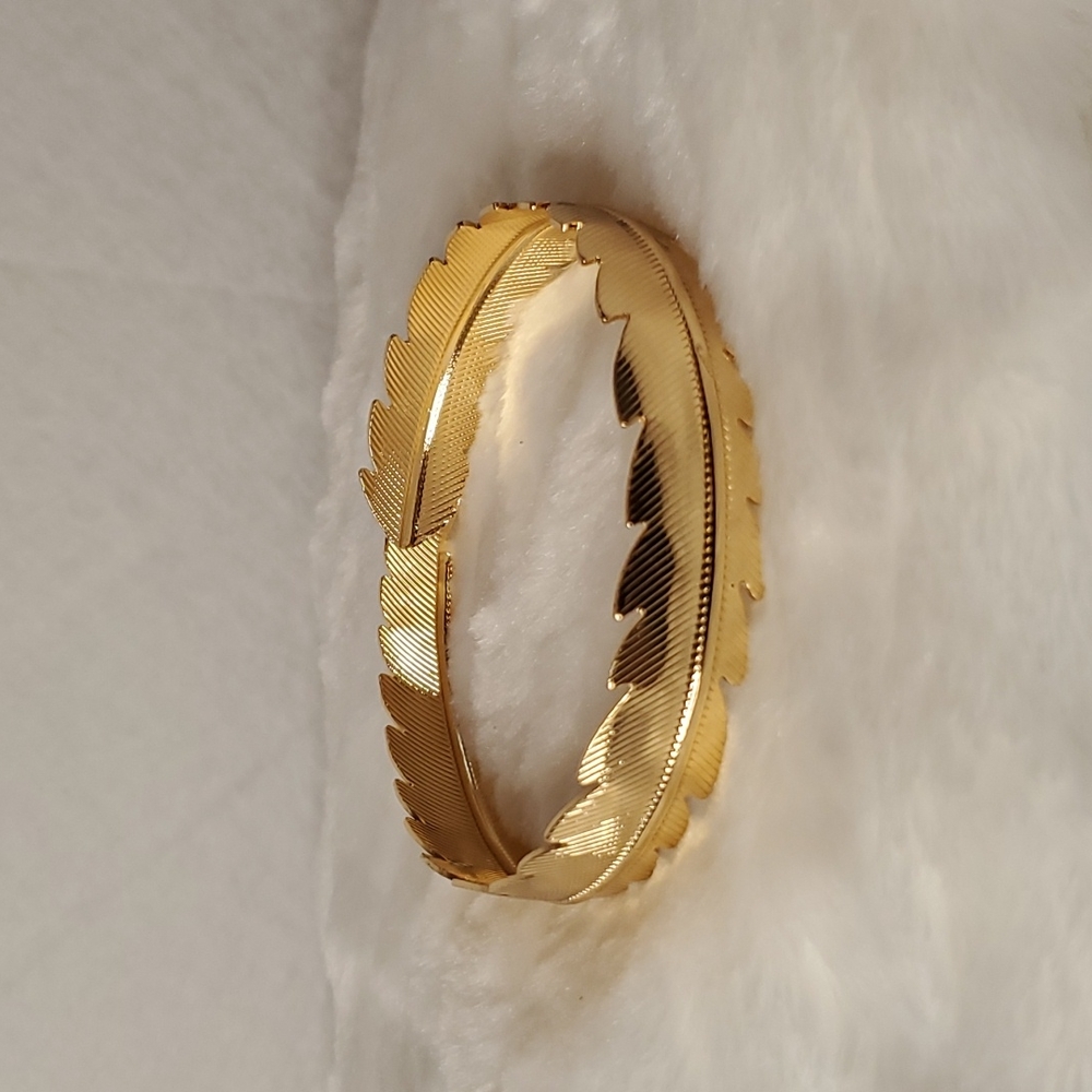 Brand New*Women's jewelry bicep arm large leaf gold tone adjustable bracelet